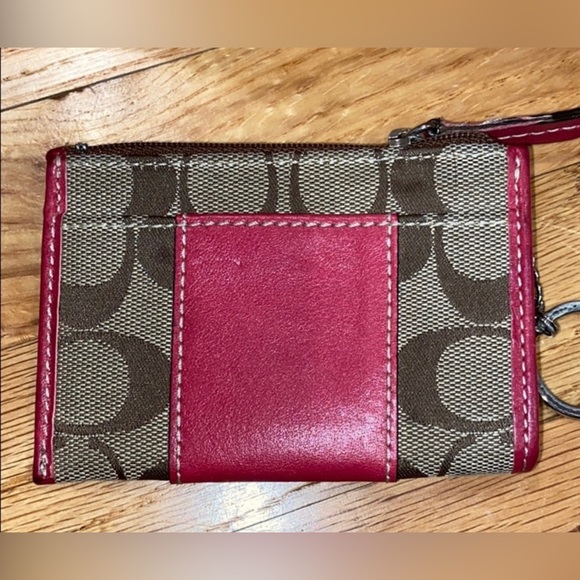 Genuine Coach wallet with keychain - Picture 3 of 4